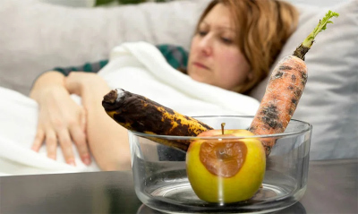 Отравление несвежей пищей
